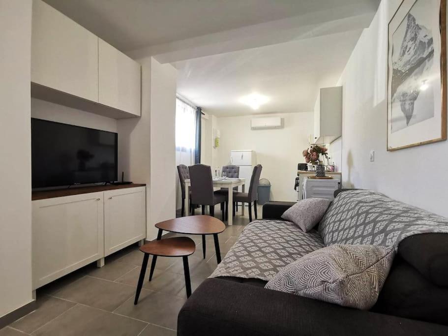 L'Elegant Duplex - Clim I Wifi I Proche Du Centre-Ville Miramas Exterior photo